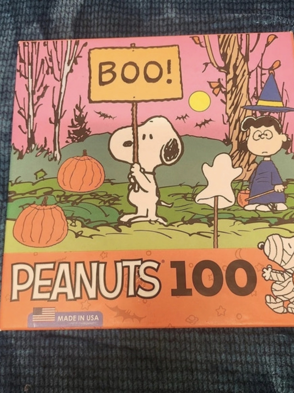 Peanuts 100 Halloween Book